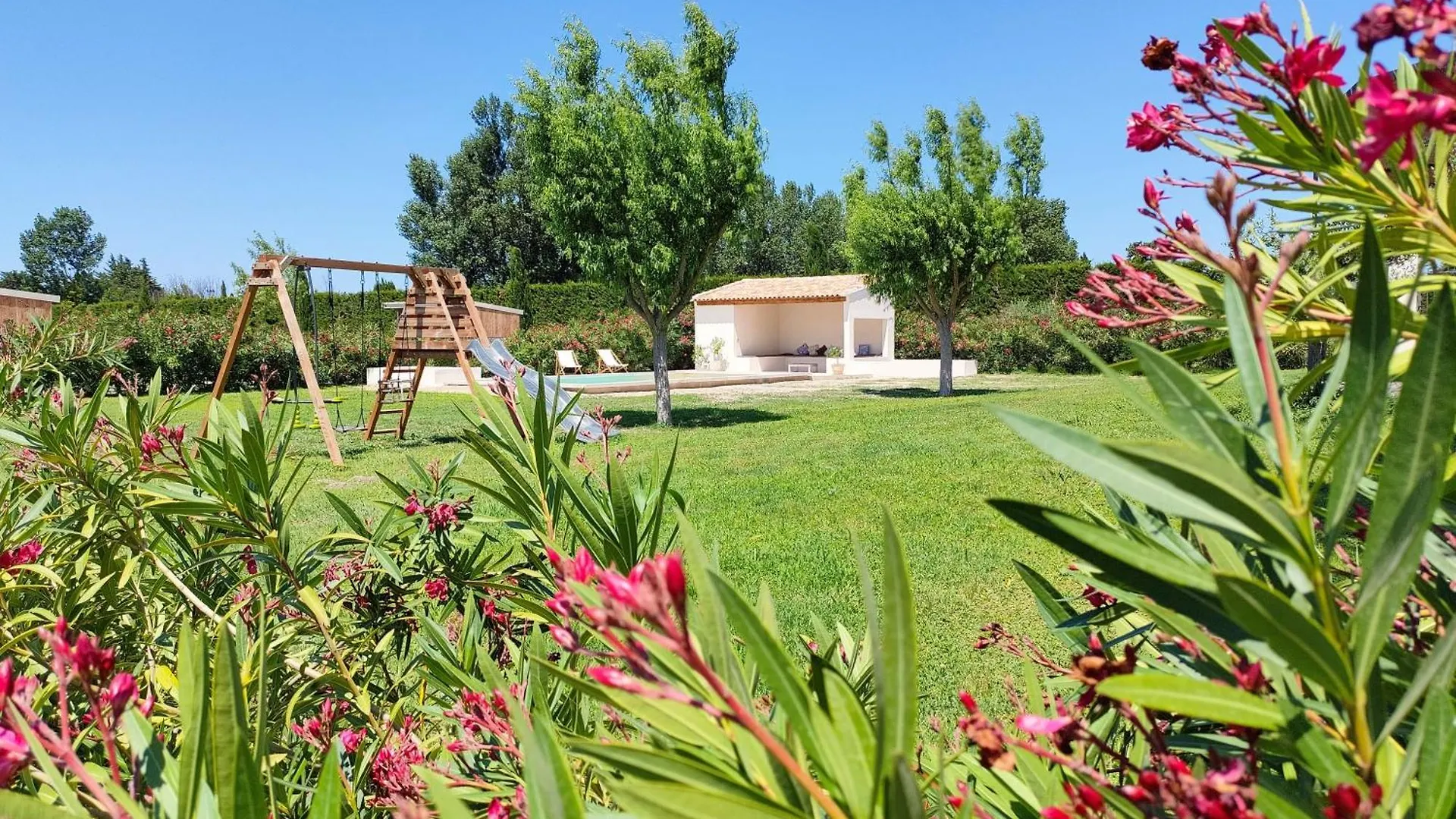 Loft Avec Piscine Privee En Campagne Proche Saint Remy De Provence Villa Maillane 0*,  France