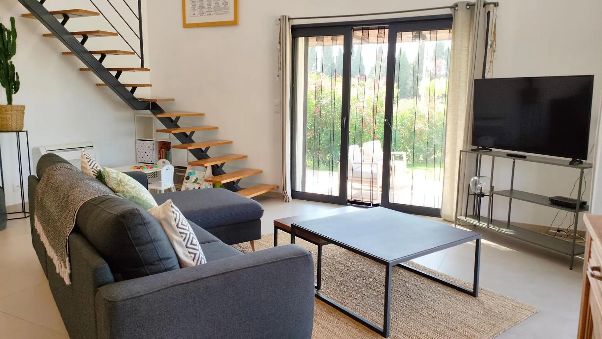 Loft Avec Piscine Privee En Campagne Proche Saint Remy De Provence Villa Maillane Holiday home